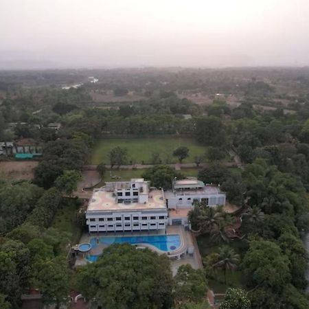 U Rivergate Karjat Exterior foto