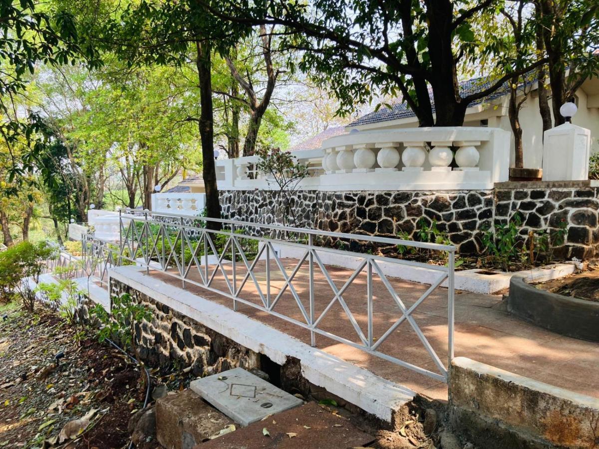 U Rivergate Karjat Exterior foto