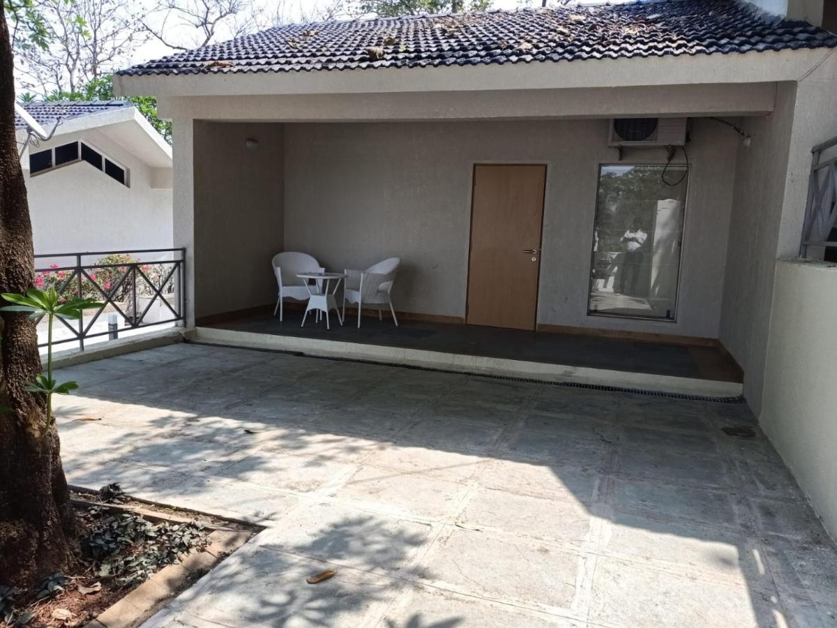 U Rivergate Karjat Exterior foto