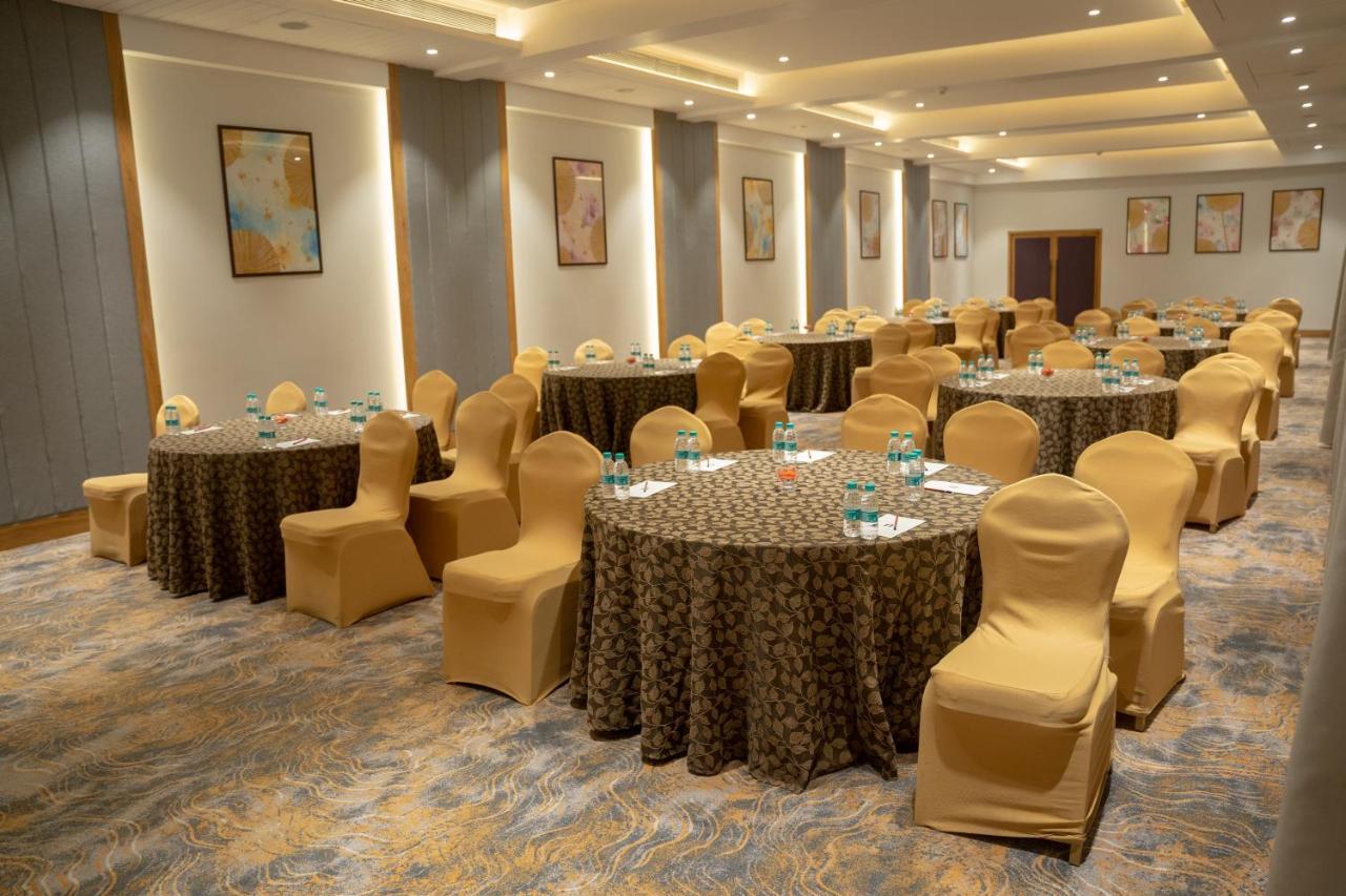 U Rivergate Karjat Exterior foto
