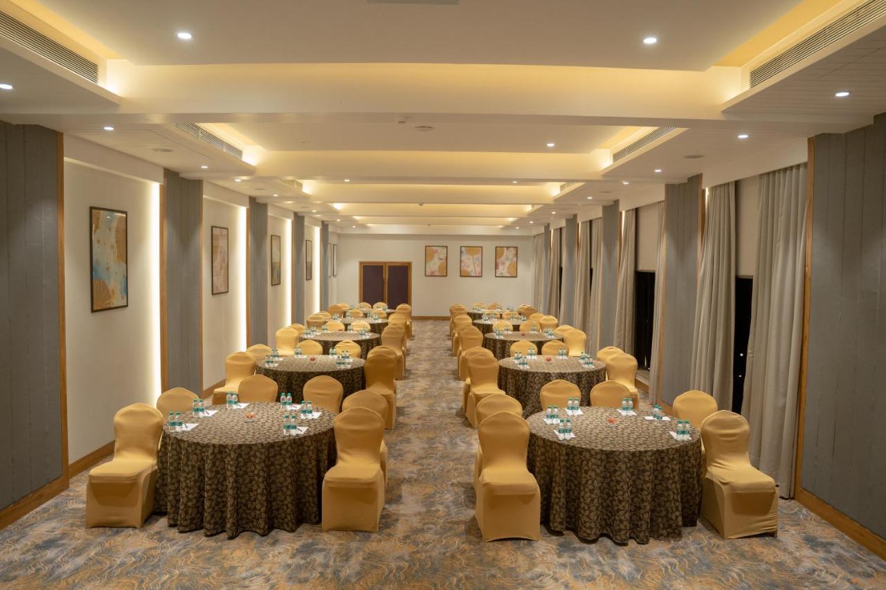 U Rivergate Karjat Exterior foto