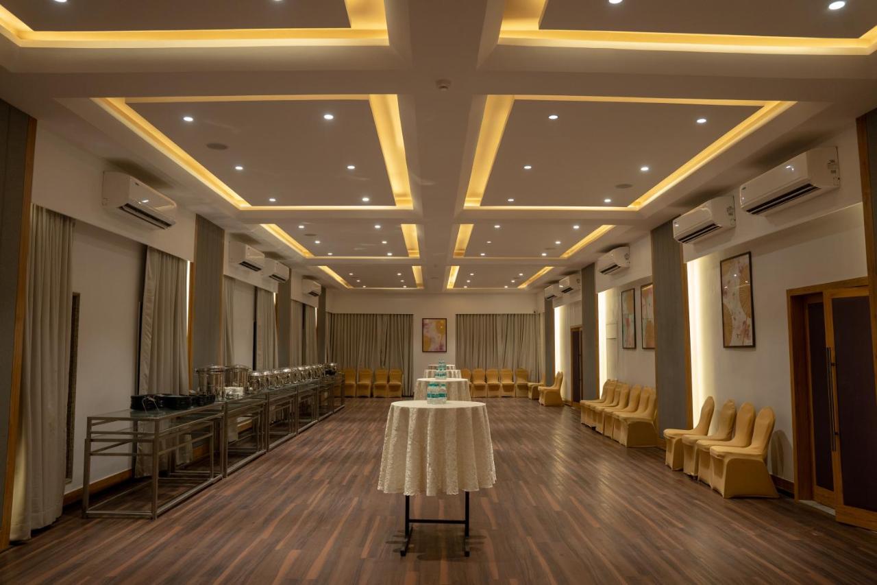 U Rivergate Karjat Exterior foto