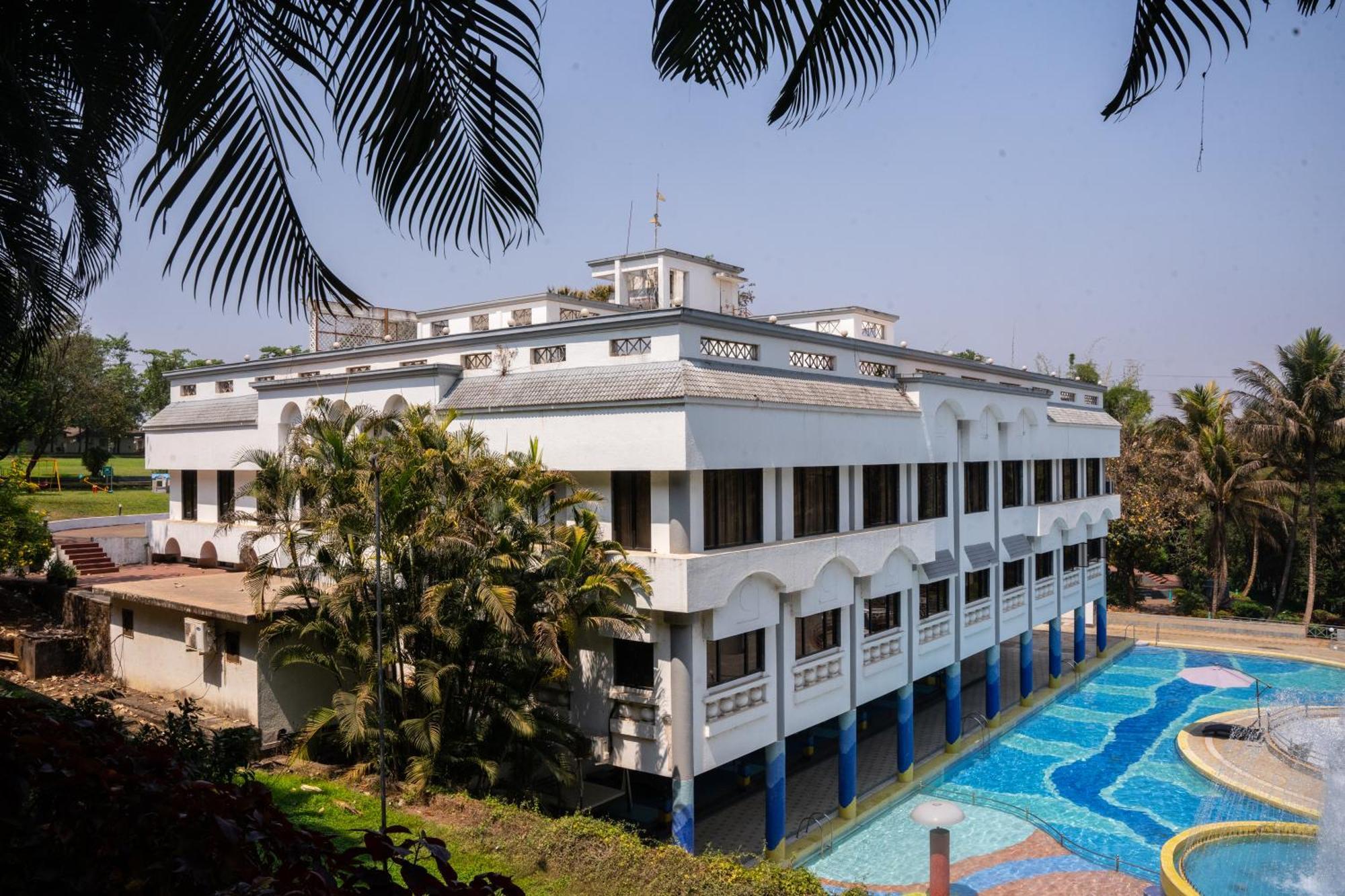 U Rivergate Karjat Exterior foto