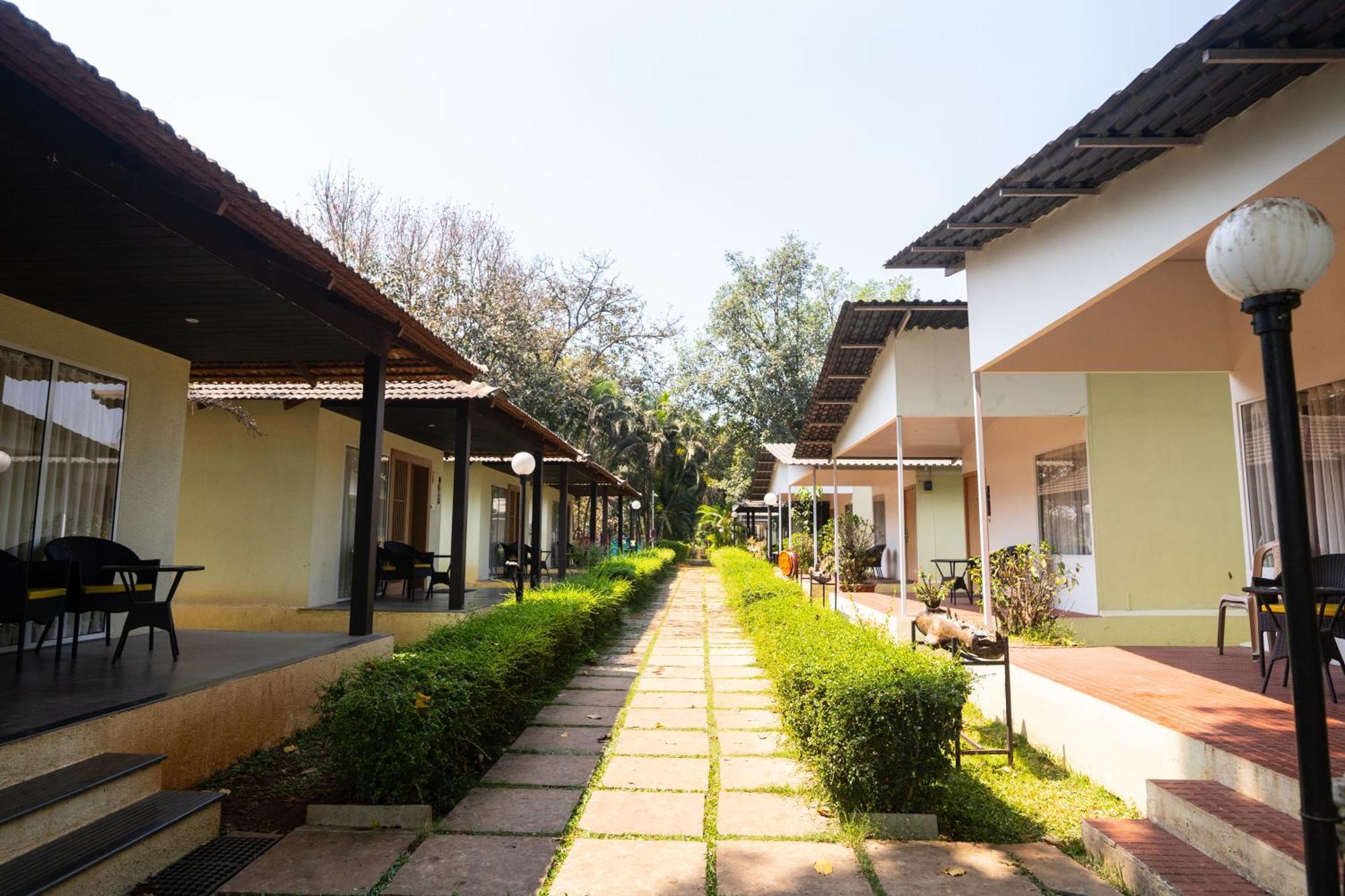 U Rivergate Karjat Exterior foto
