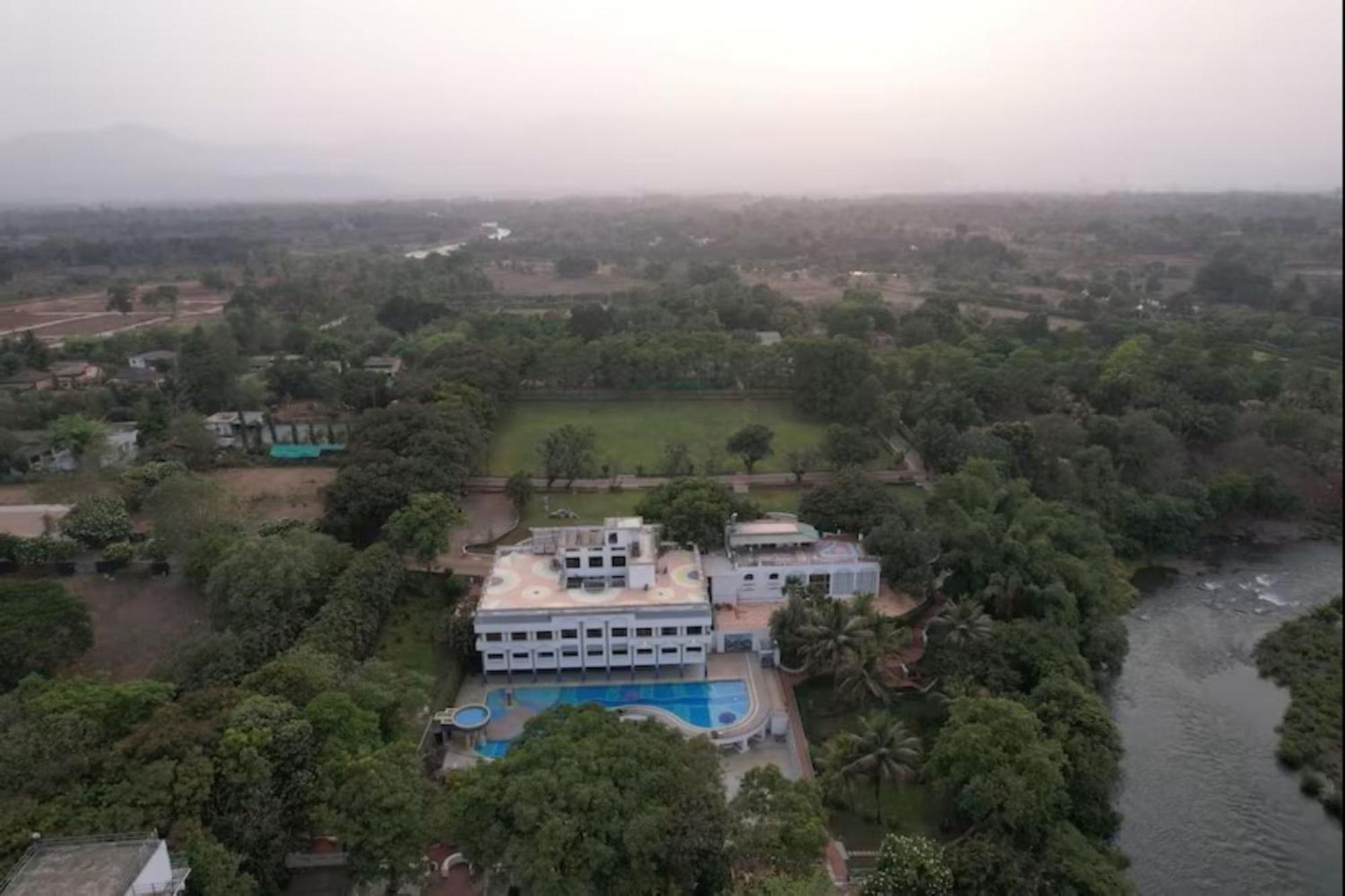 U Rivergate Karjat Exterior foto
